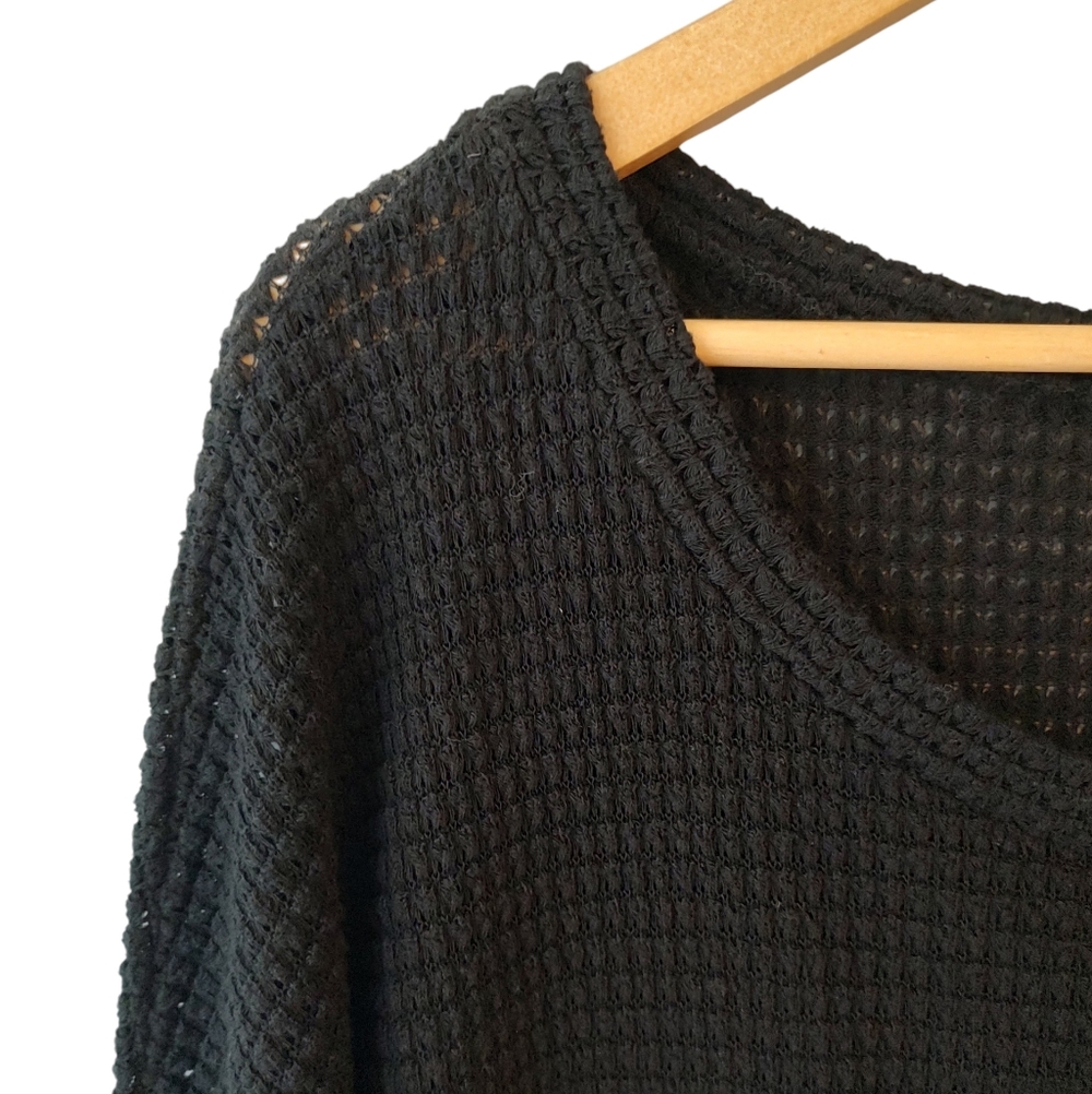Bibi Black Waffle Print Long Sleeve Sweater with Thumb Holes Size Medium - Picture 2 of 7